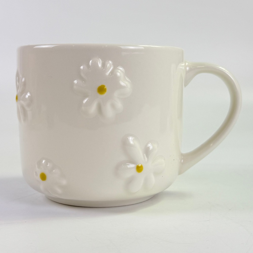 Unbranded Daisy Coffee Mug Unisex OS White Excellent Embossed Floral Ceramic Cup